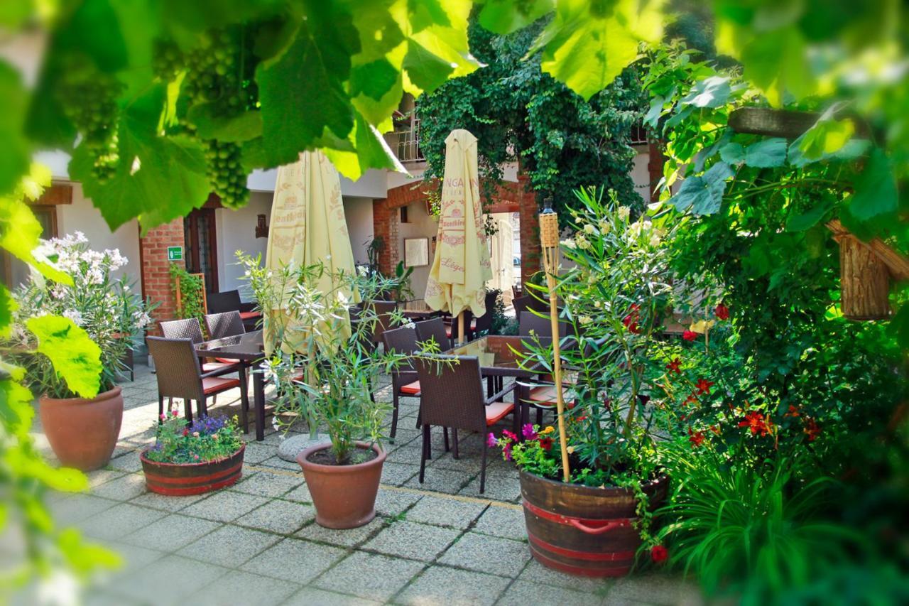 Polgár Panzió Villány Exterior foto